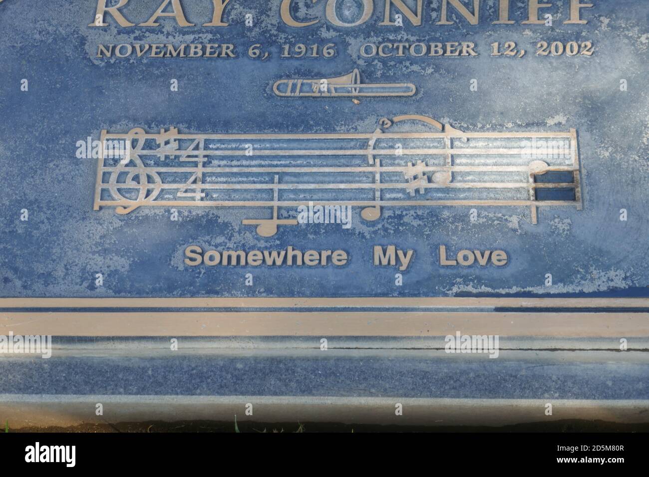 Los Angeles, Kalifornien, USA 13. Oktober 2020 EIN allgemeiner Blick auf die Atmosphäre des Grabes von Singer Ray Conniff im Pierce Brothers Westwood Village Memorial Park am 13. Oktober 2020 in Los Angeles, Kalifornien, USA. Foto von Barry King/Alamy Stockfoto Stockfoto