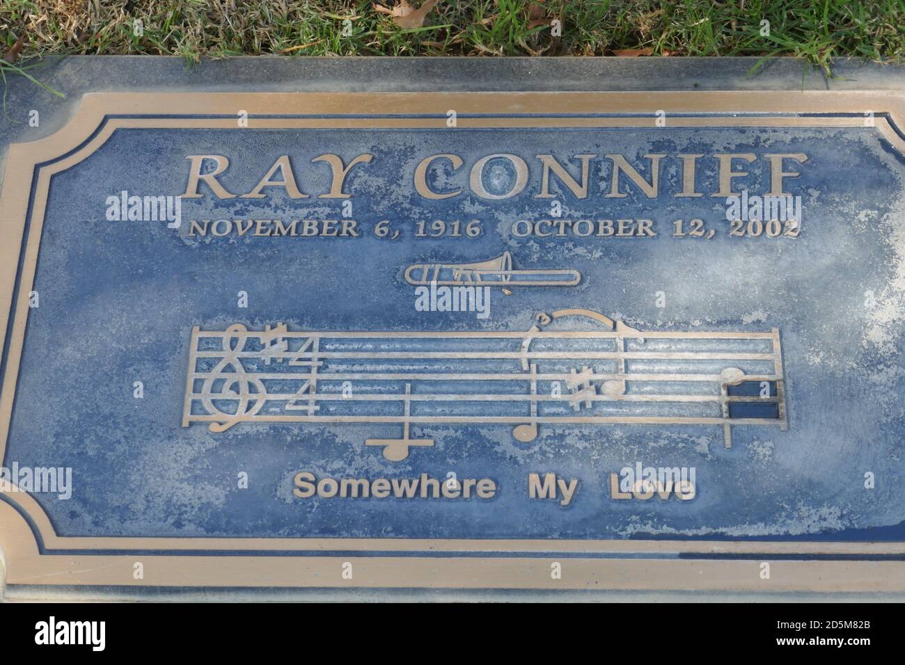 Los Angeles, Kalifornien, USA 13. Oktober 2020 EIN allgemeiner Blick auf die Atmosphäre des Grabes von Singer Ray Conniff im Pierce Brothers Westwood Village Memorial Park am 13. Oktober 2020 in Los Angeles, Kalifornien, USA. Foto von Barry King/Alamy Stockfoto Stockfoto