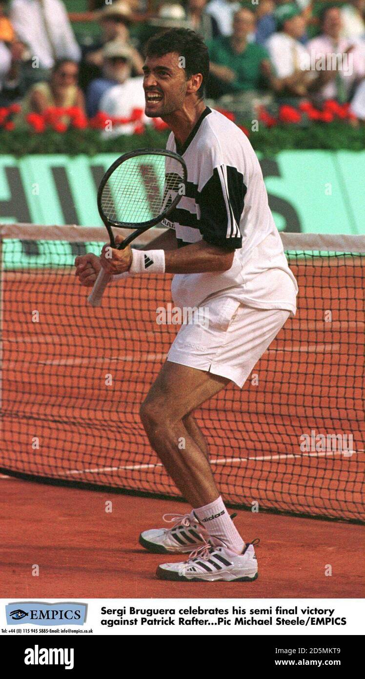 Sergi Bruguera feiert seinen Halbfinalsieger gegen Patrick Rafter