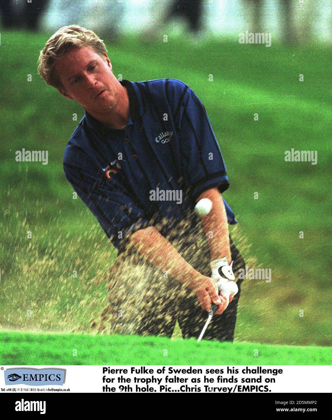 Pierre Fulke aus Schweden sieht seine Herausforderung für die Trophäe als er Sand auf dem 9. Loch findet. Stockfoto