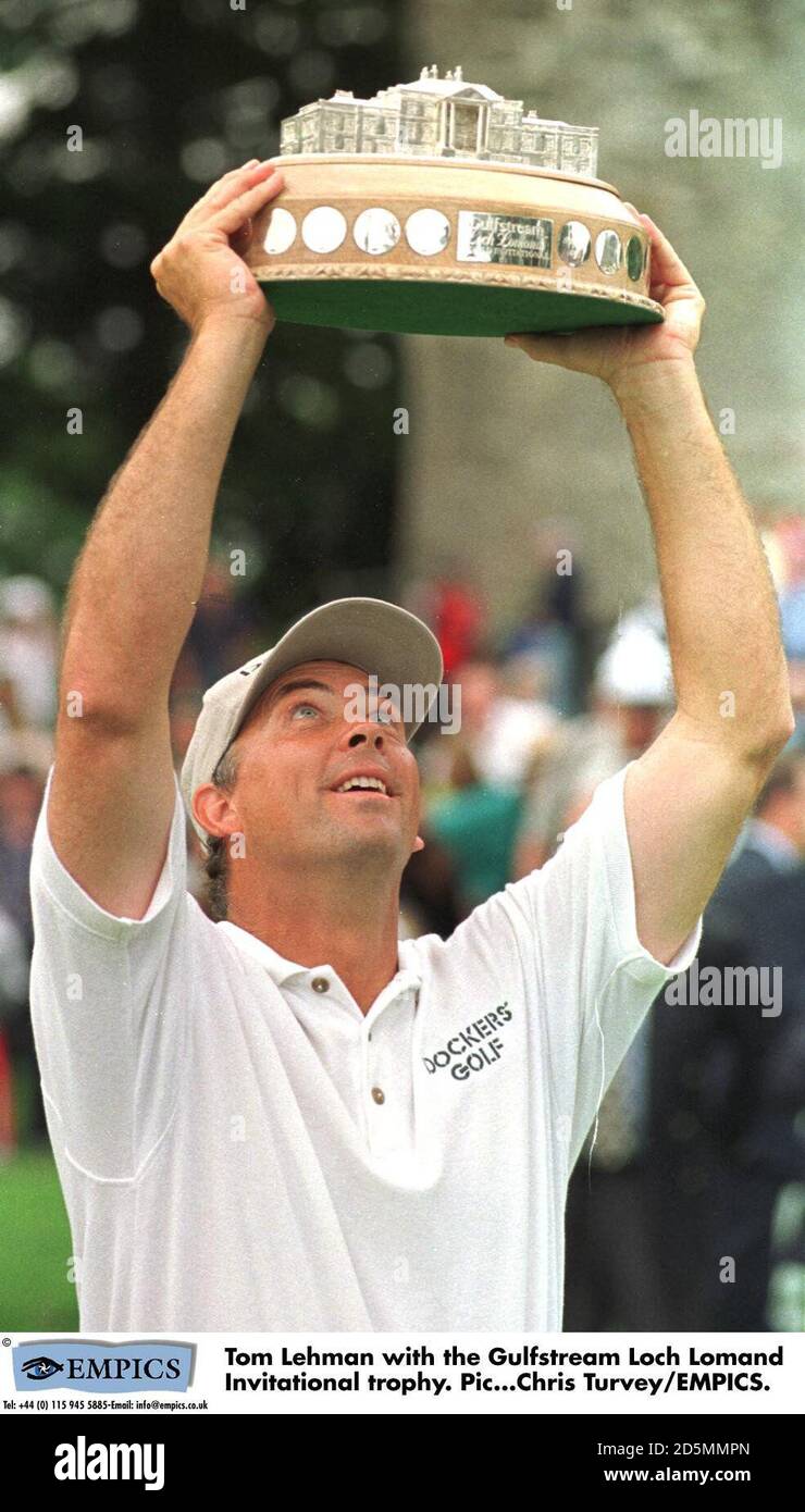 Tom Lehman mit der Trophäe Gulfstream Loch Lomand Invitational. Stockfoto