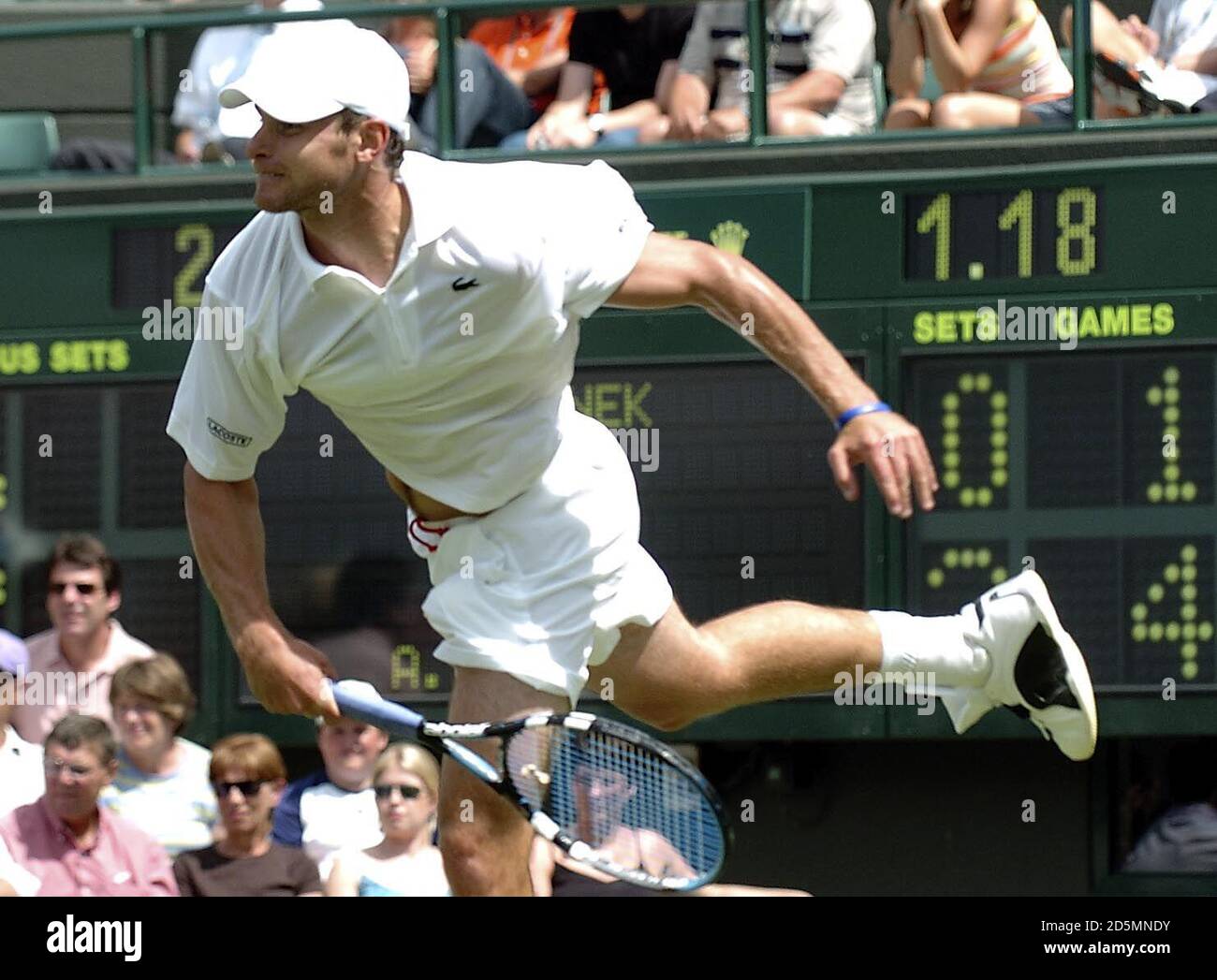 Andy Roddick aus den USA in Aktion während seiner ersten Runde Spiel gegen Jiri Vanek aus Tschechien Stockfoto