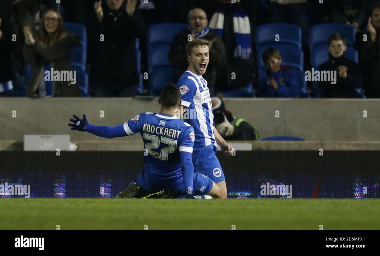 James Wilson von Brighton und Hove Albion feiert den ersten Treffer Ziel Stockfoto