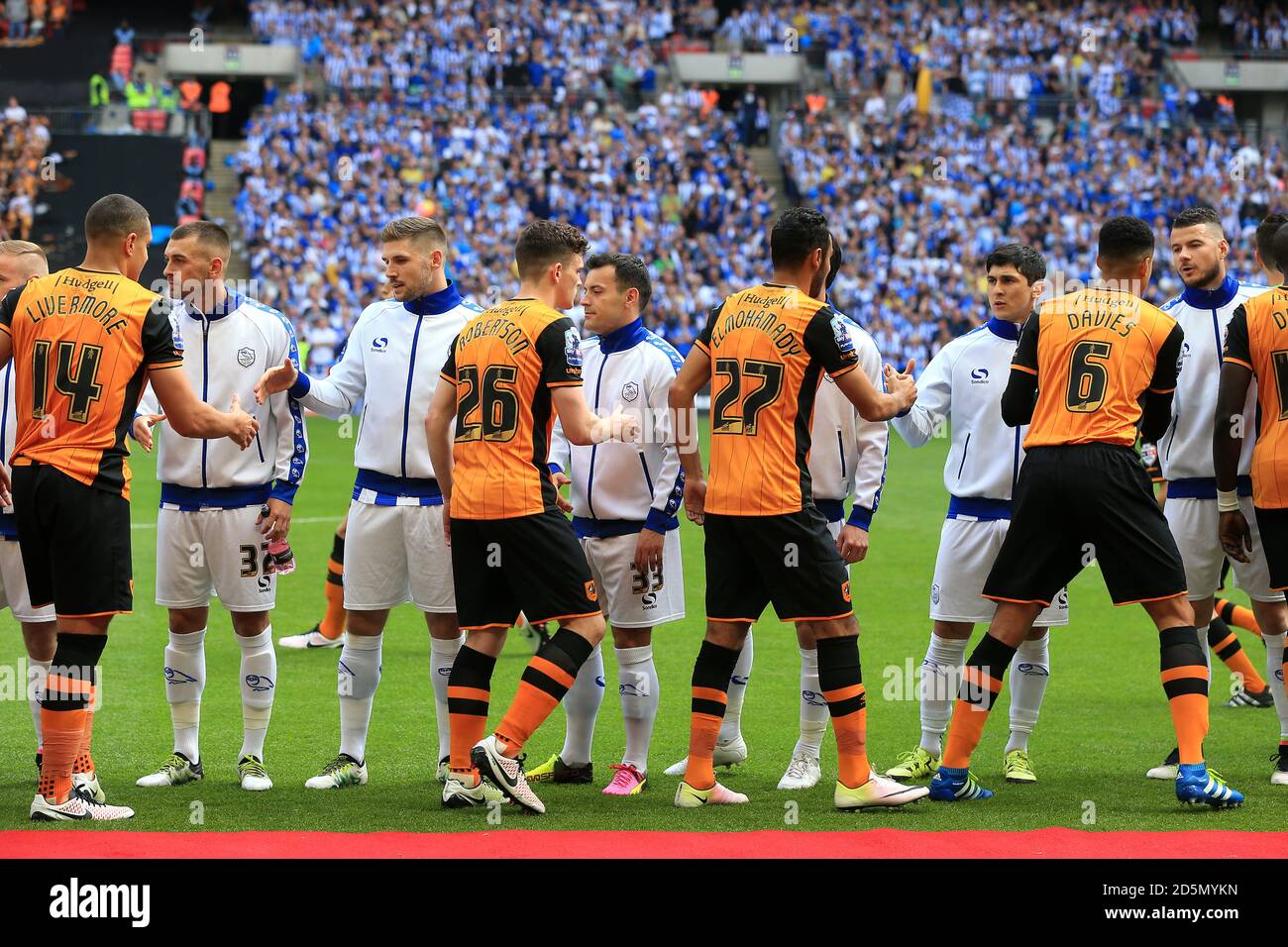 Hull City und Sheffield Mittwoch Spieler schütteln die Hände vor Das Spiel  Stockfotografie - Alamy
