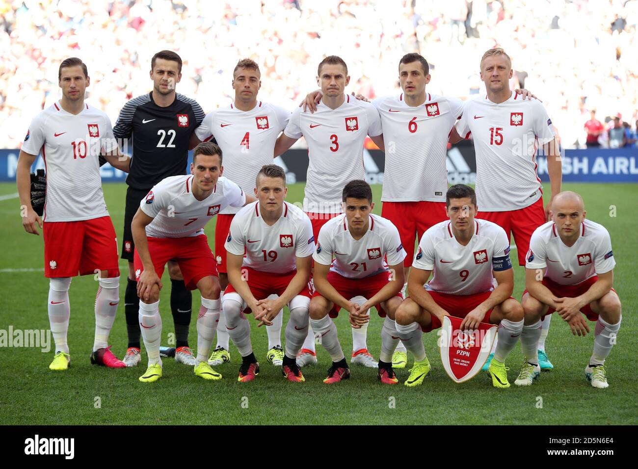 Foto der polnischen Mannschaftsgruppe: (l-r) Polens Grzegorz Krychowiak, Torwart Lukasz Fabianski, Thiago Cionek, Artur Jedrzejczyk,Tomasz Jodlowiec, Kamil Glik vordere Reihe: Polens Arkadiusz Milik, Piotr Zielinski, Bartosz Kapustka, Robert Lewandowski, Michal Pazdan Stockfoto