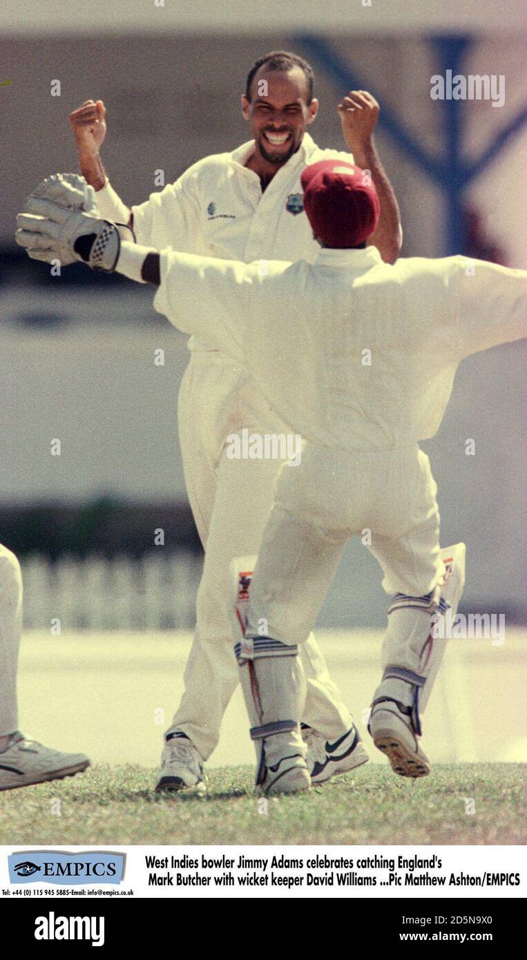 West Indies Bowler Jimmy Adams feiert Fang Englands Mark Butcher Mit Wicket-Keeper David Williams Stockfoto