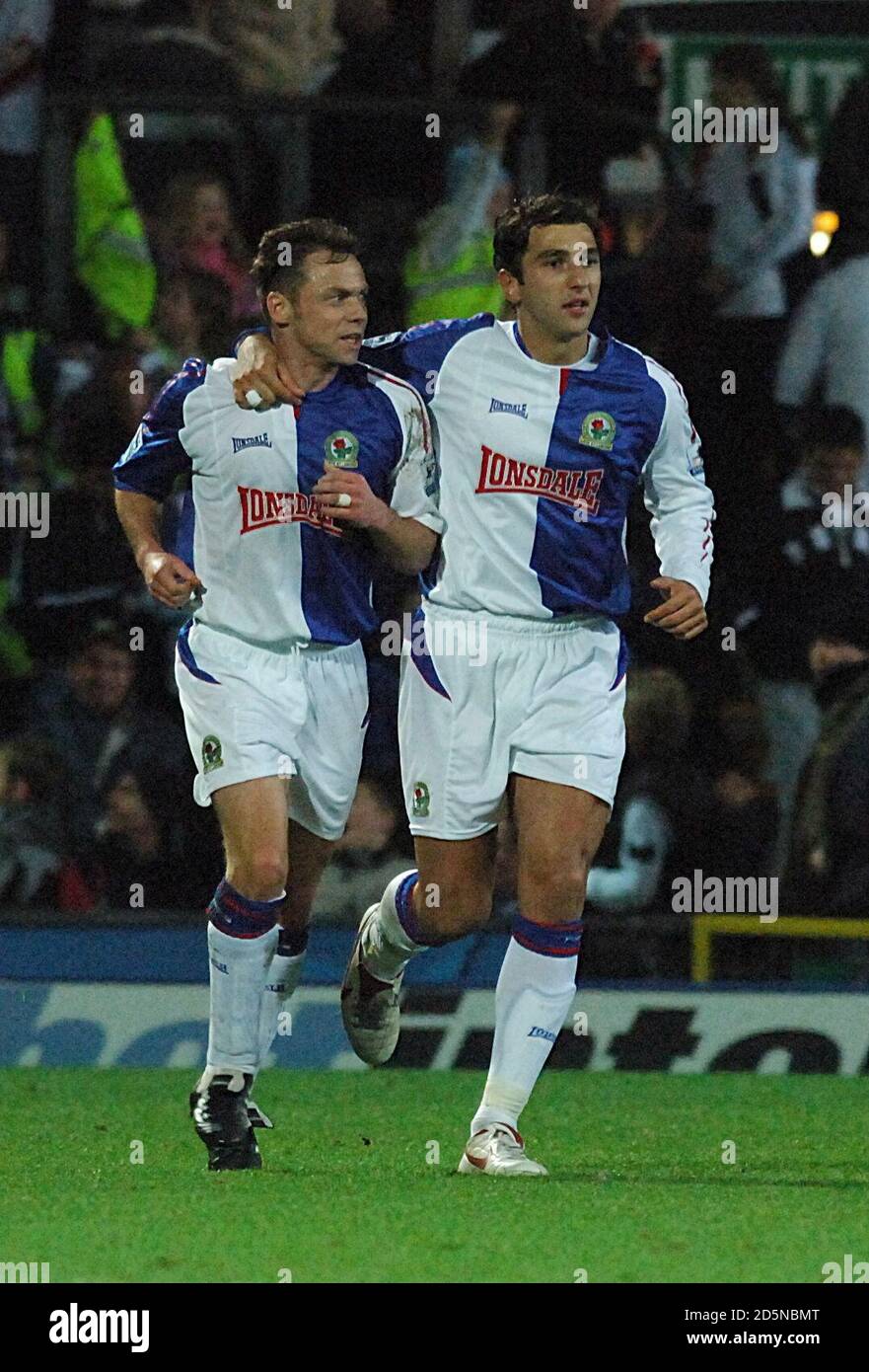 Paul Dickov und David Bentley feiern das zweite Tor von Blackburn Rovers Des Spiels Stockfoto