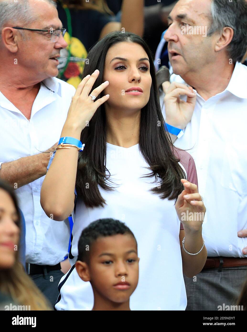 Ludivine Sagna, Ehefrau des französischen Bacary Sagna in den Ständen vor dem Spiel. Stockfoto