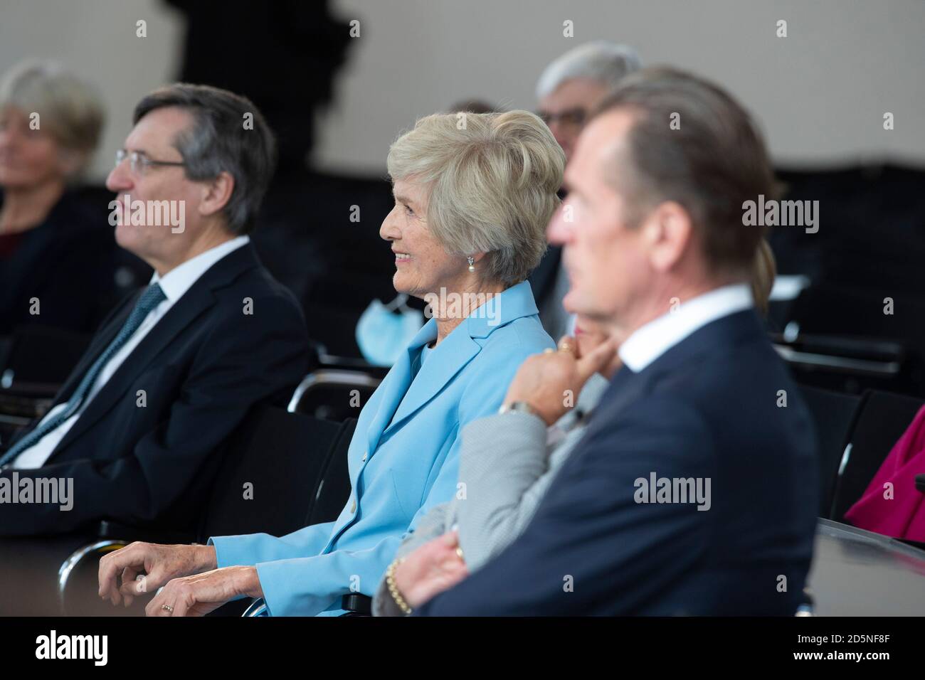Frankfurt, Deutschland. 10. Okt, 2020. Links nach rechts Dr. hc Friede SPRINGER, Verlag, Dr. Mathias DOEPFNER, DÃ¶pfner, Vorstandsvorsitzender der Axel Springer SE, Dr. hc Friede Springer erhält den Freedom Prize der Friedrich Naumann Stiftung in der Paulskirche Frankfurt, 10.10.2020, Â Nutzung weltweit Quelle: dpa/Alamy Live News Stockfoto