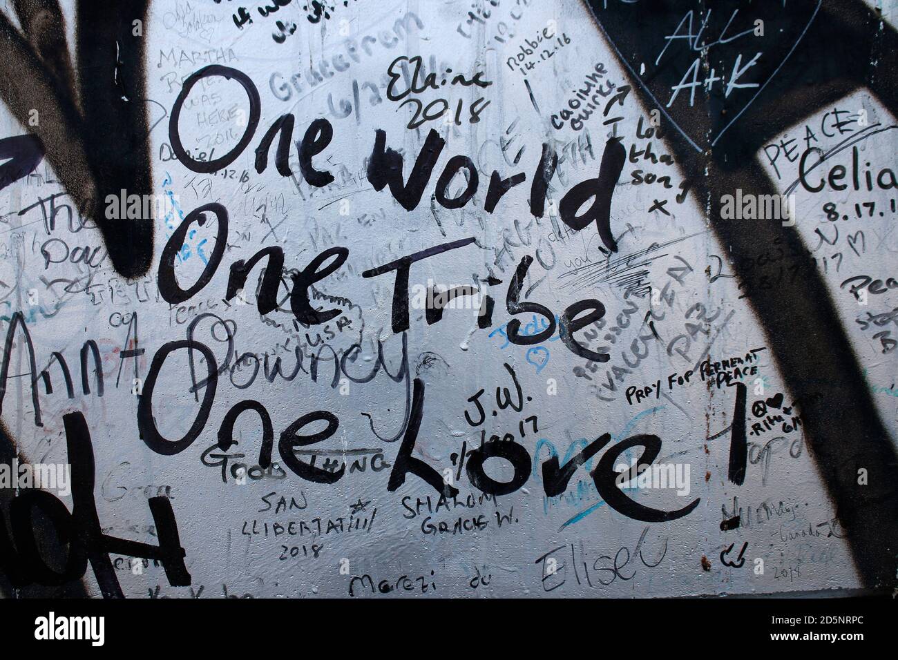 'Eine Welt, ein Stamm, eine Liebe', Impressionen: International Wall Belfast, Nordirland/ Nordirland (nur für redaktionelle Verwendung. No We Stockfoto
