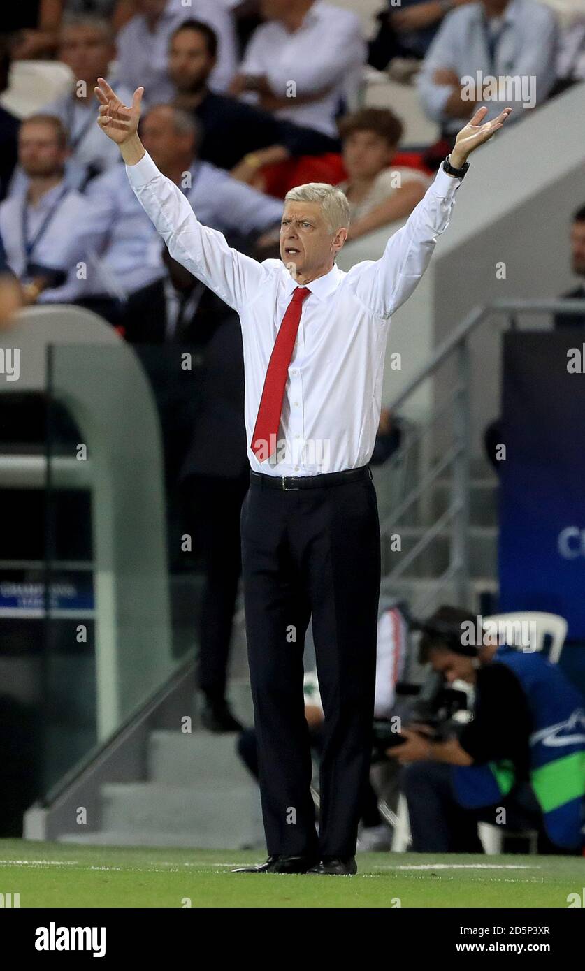 Arsenal-Manager Arsene Wenger Gesten an der Seitenlinie Stockfoto