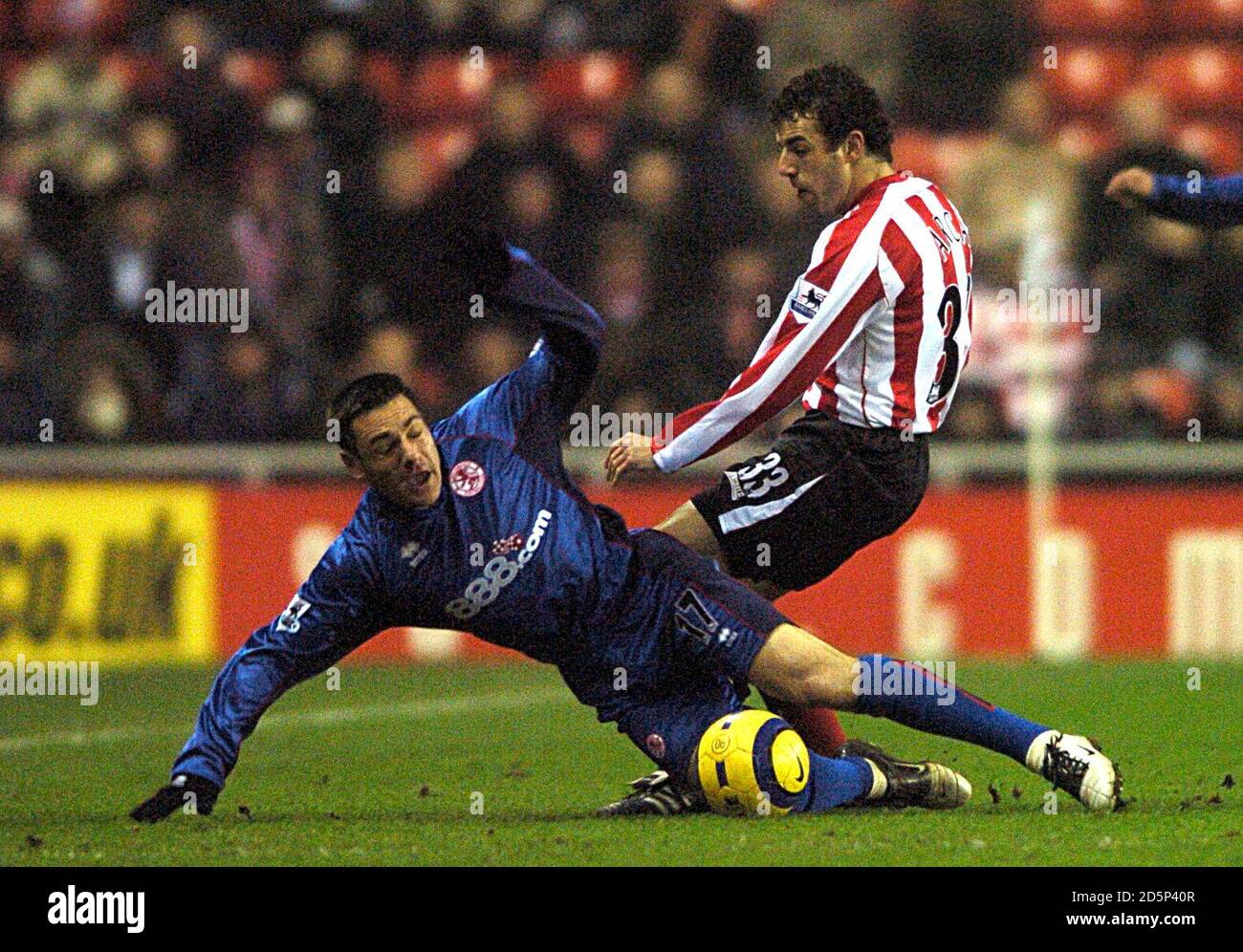 (R-L) Sunderlands Julio Arca wird von Middlesbroughs Guidoni Junior gefeuert Doriva Stockfoto