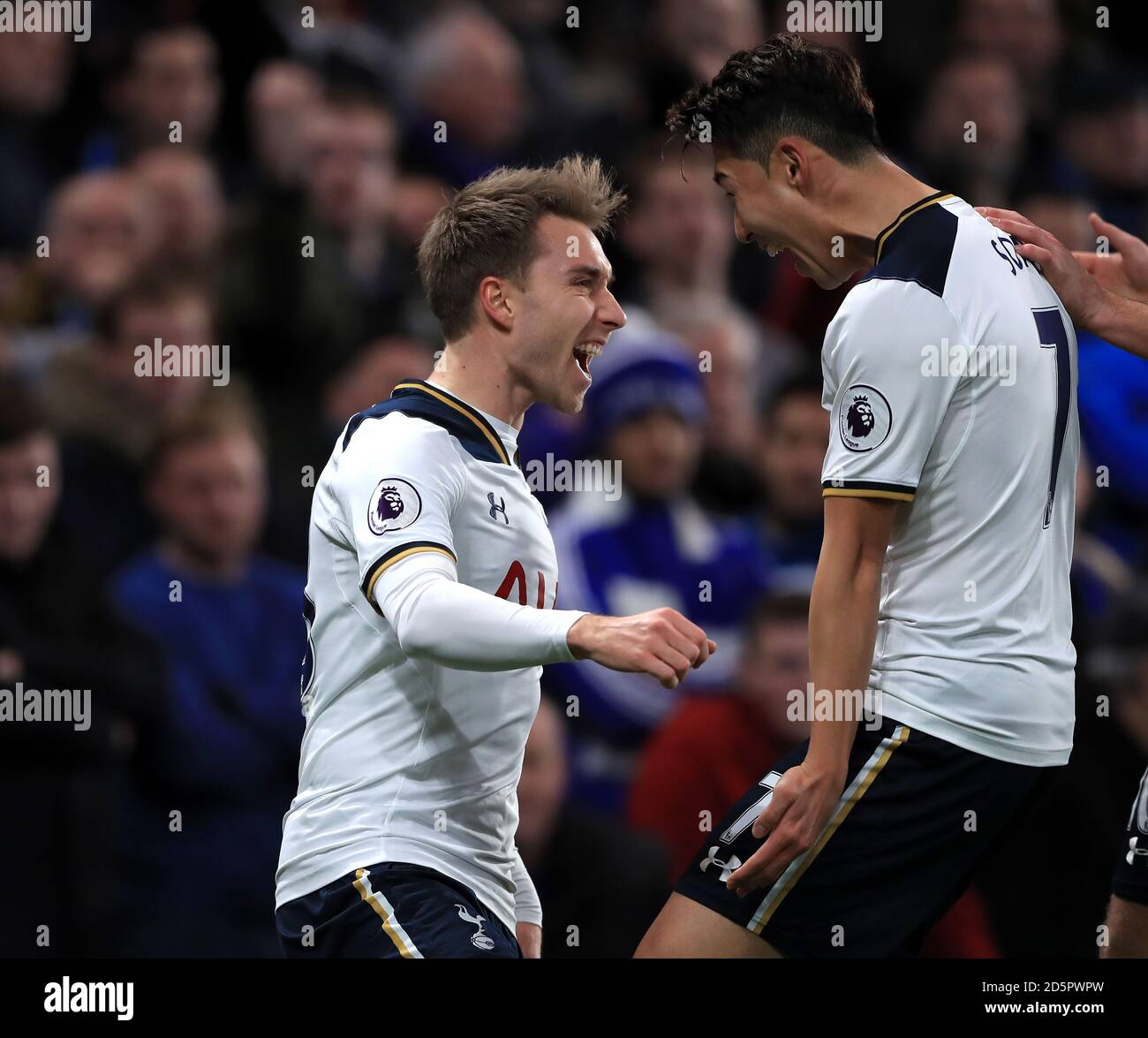 Tottenham Hotspur's Christian Eriksen (links) feiert den ersten Treffer seiner Seite Ziel des Spiels Stockfoto