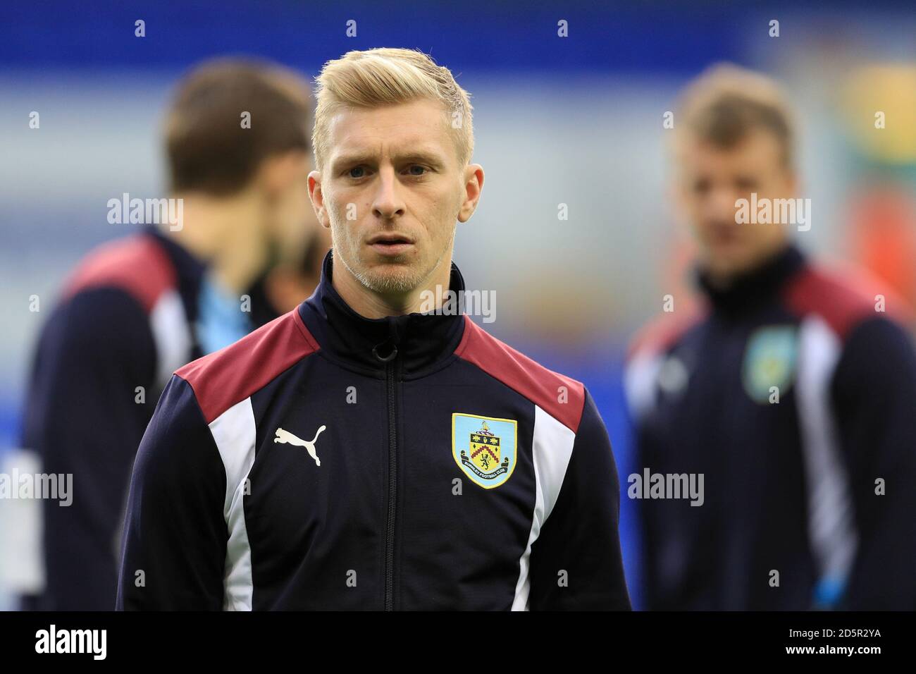 Ben Mee von Burnley vor dem Anpfiff auf dem Spielfeld Stockfoto