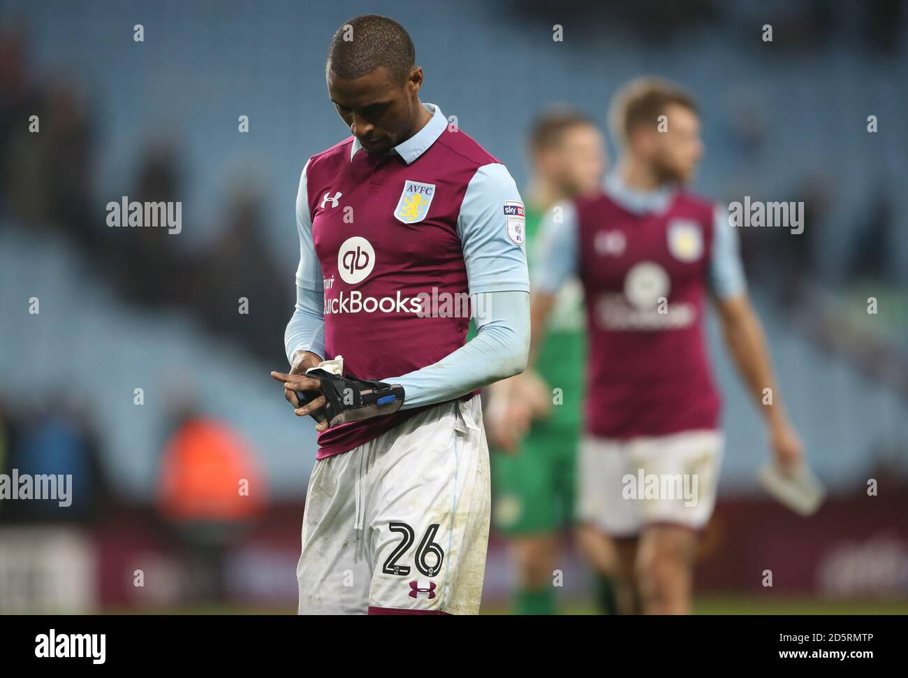 Jonathan Kodija von Aston Villa zeigt seine Dejektion während 3.1 zu Hause Besiegt Barnsley Stockfoto