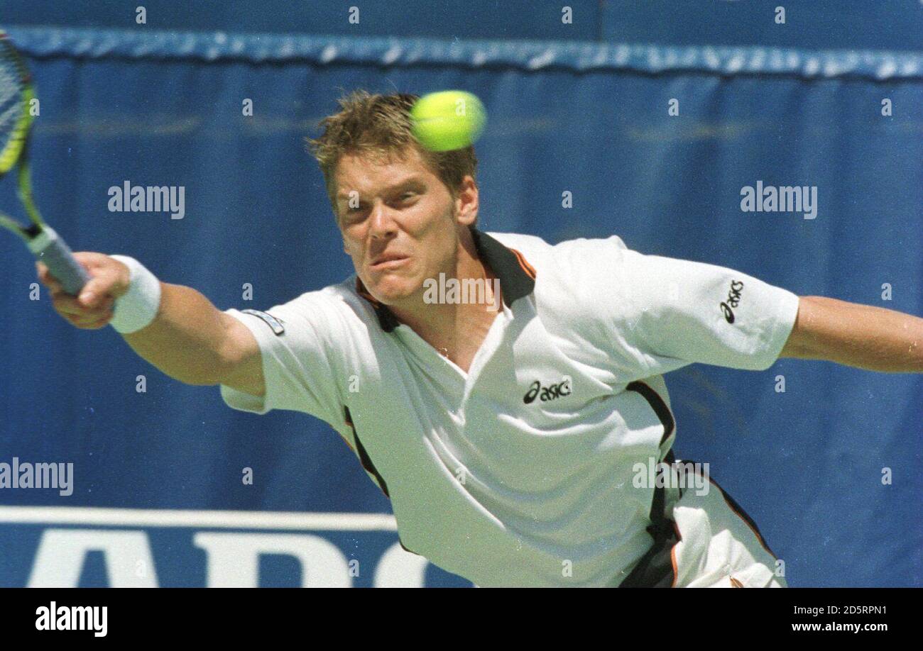 Schwedens Thomas Enqvist gegen den US-Amerikaner Jan-Michael Gambill. Enqvist gewann 6-3, 7-6, 6-4. Stockfoto