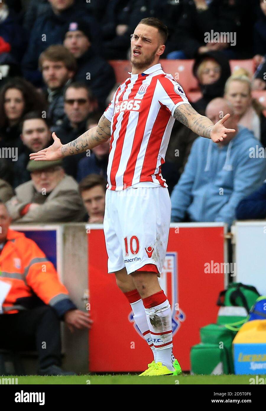 Marko Arnautovic von Stoke City ist während des Spiels gedeutet Stockfoto