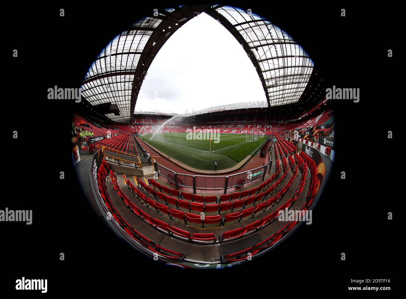 Ein allgemeiner Blick auf Old Trafford vor dem Anstoß ***Editors Note. Aufgenommen mit Fischaugenlinse*** Stockfoto