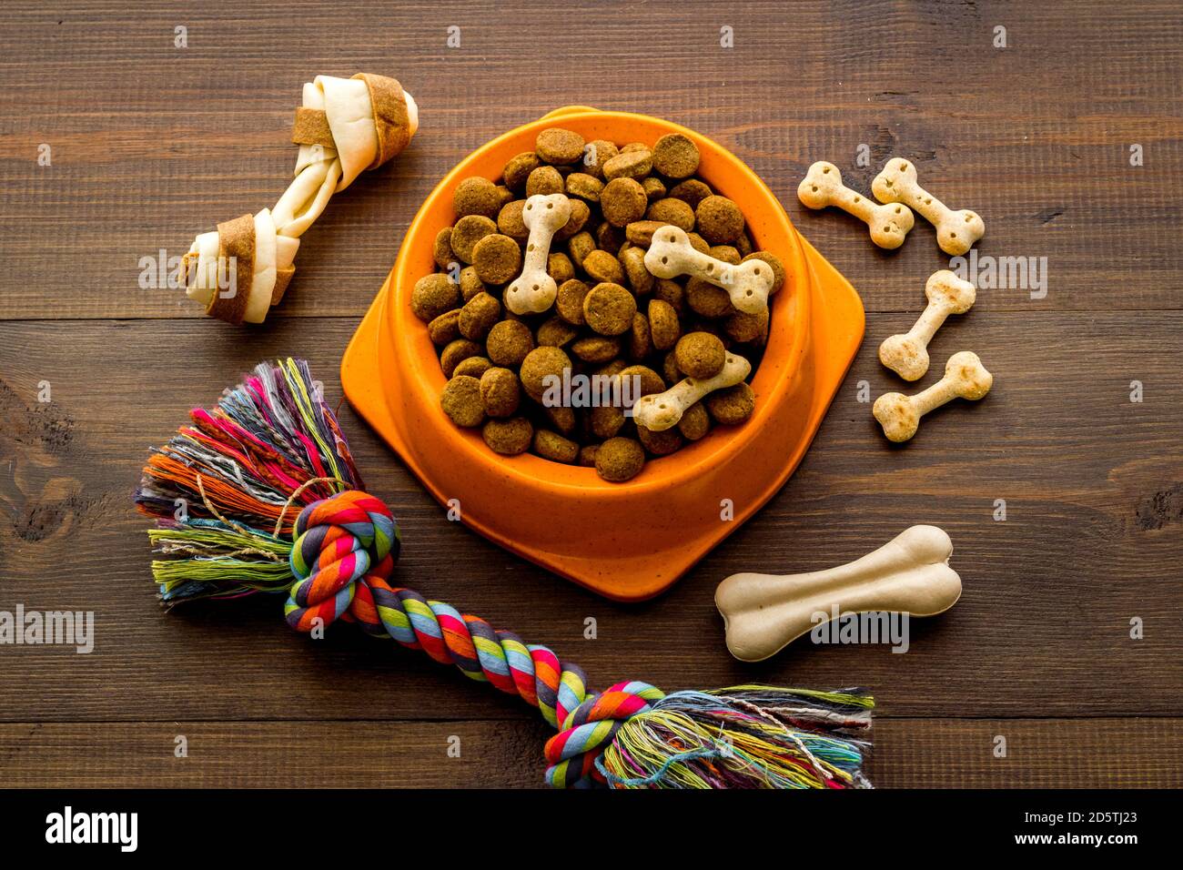 Nahaufnahme von trockenem Hundefutter. Tierfutter Hintergrund Stockfoto