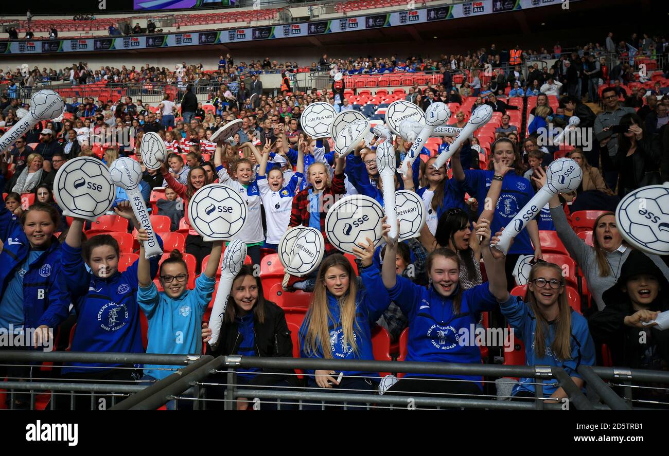 Birmingham City Damen Fans in den Tribünen Stockfoto