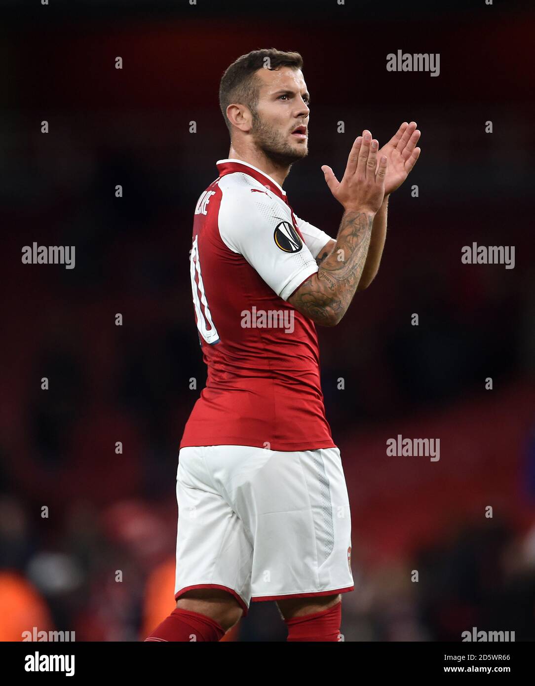 Arsenals Jack Wilshere applaudiert den Fans nach dem letzten Pfiff Stockfoto