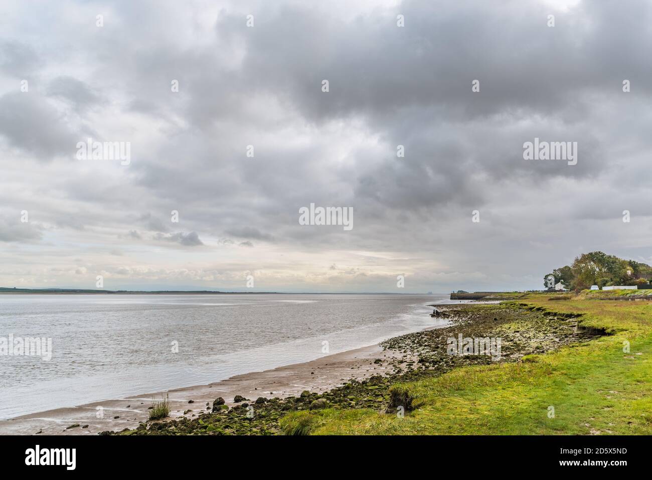 Blick über Morecambe Bay, Ulverston Richtung Morecambe und Heysham. Stockfoto