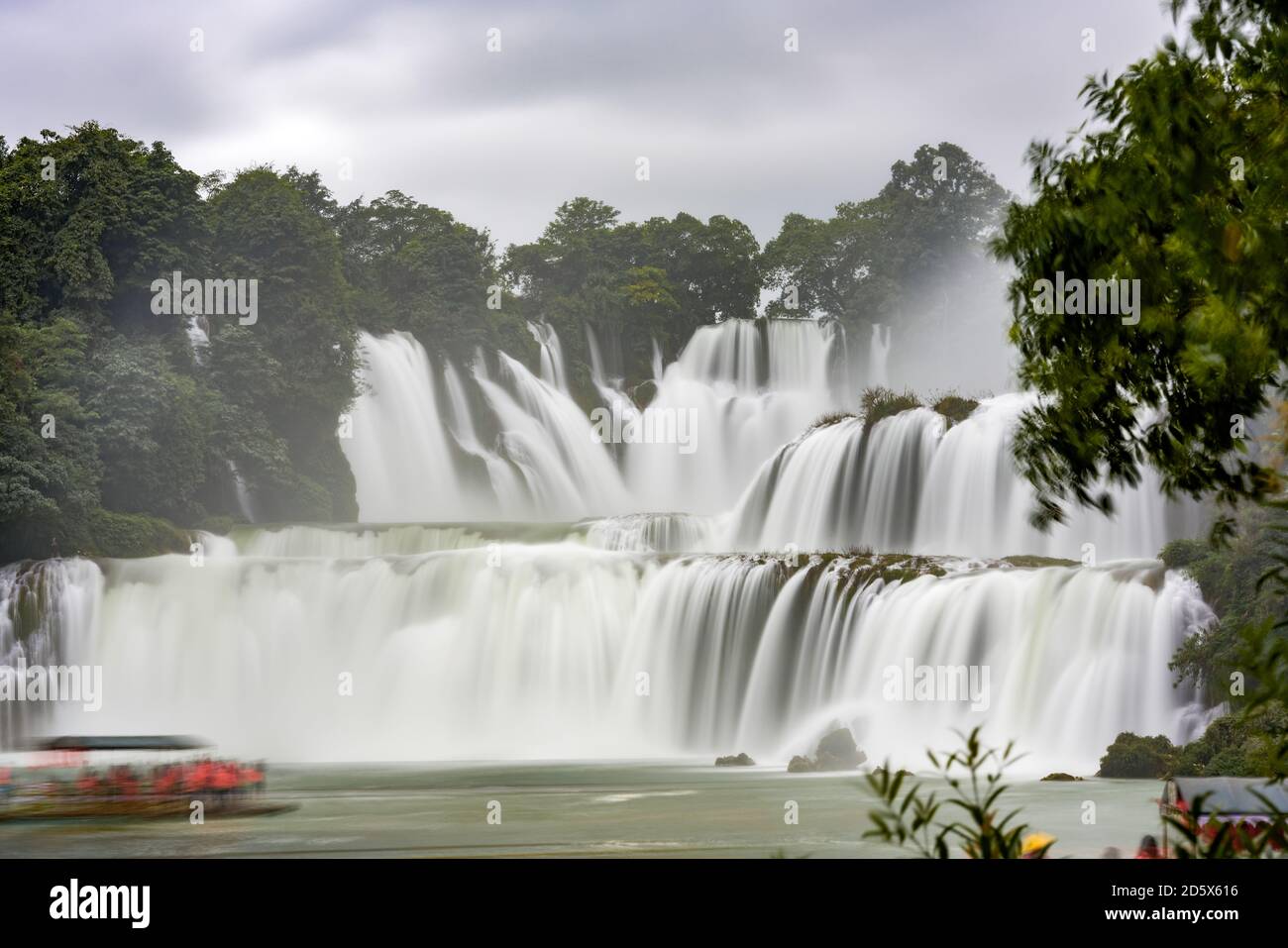 Die herrliche Landschaft des Transnationalen Wasserfalls von Detian in Guangxi, China Stockfoto