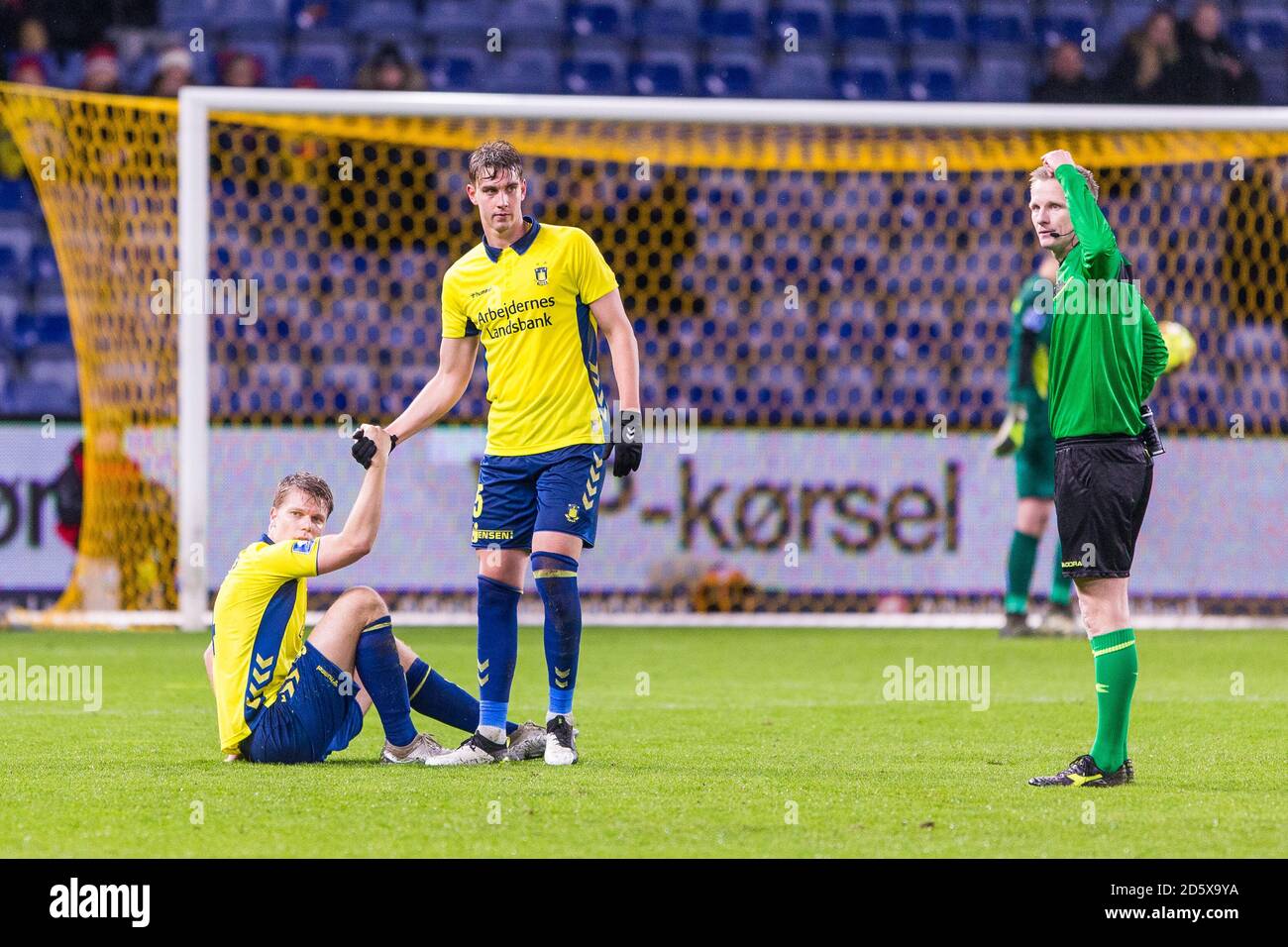 Brondby, Dänemark. Dezember 2019. Andreas Maxso (5) und Sigurd rosteten (4) von Broendby, WENN sie während des 3F Superliga-Matches zwischen Broendby IF und FC Midtjylland im Brondby Stadium gesehen wurden. (Foto: Gonzales Photo - Thomas Rasmussen). Stockfoto