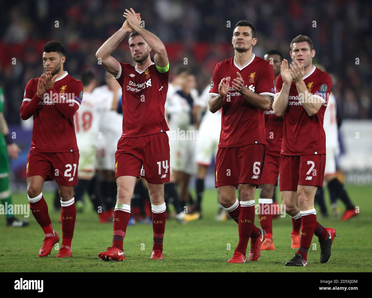 Von links nach rechts sehen Liverpools Alex Oxlade-Chamberlain, Jordan Henderson, Dejan Lovren und James Milner nach dem Spiel dejected aus Stockfoto