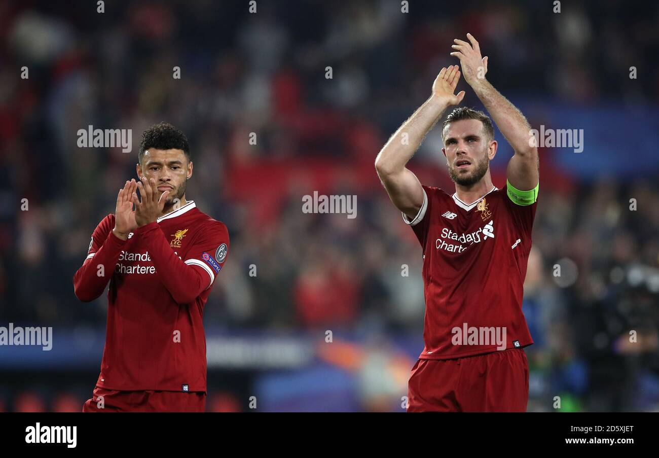 Liverpools Alex Oxlade-Chamberlain (links) und Jordan Henderson sehen deprimierend aus Das Spiel Stockfoto