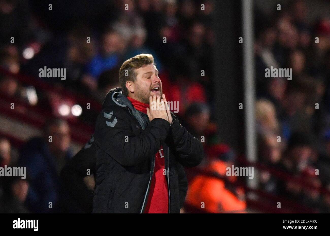 Charlton Athletic Manager Karl Robinson reagiert Stockfoto