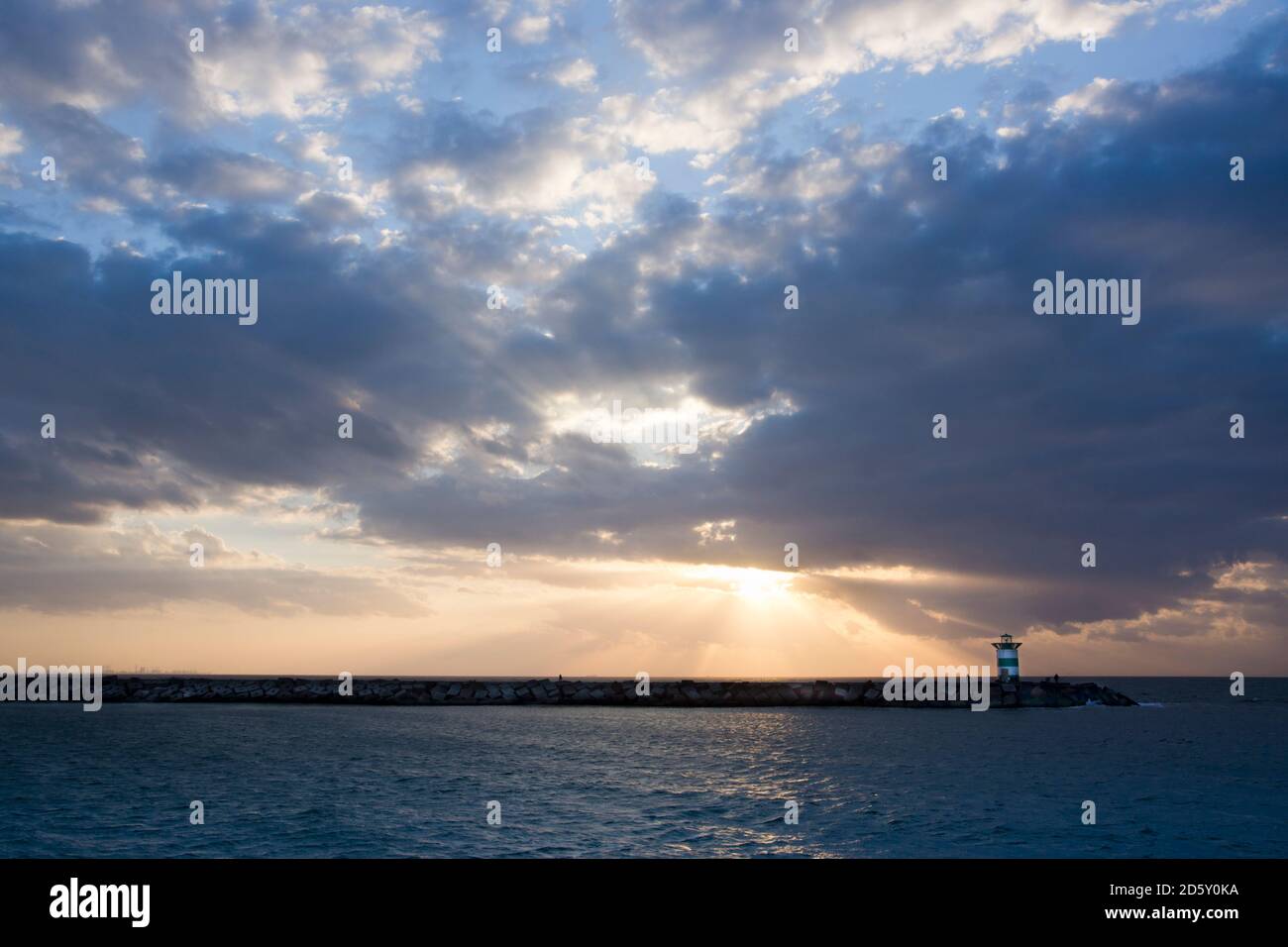 Niederlande, den Haag, Scheveningen, Leuchtturm am Abend Stockfoto