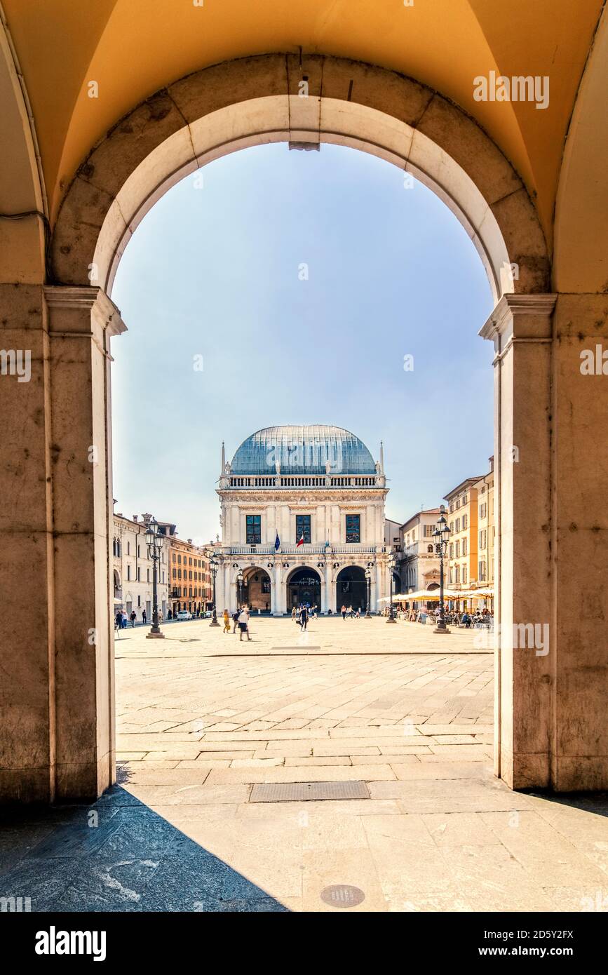 Italien, Brescia, Blick auf den Palazzo della Loggia an der Piazza della Loggia Stockfoto