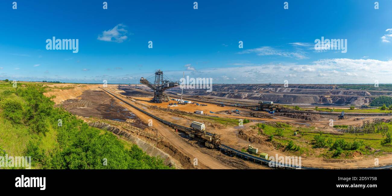 Wartung von Schaufelradbaggern, Garzweiler-Oberflächenmine, Nordrhein-Westfalen, Deutschland Stockfoto
