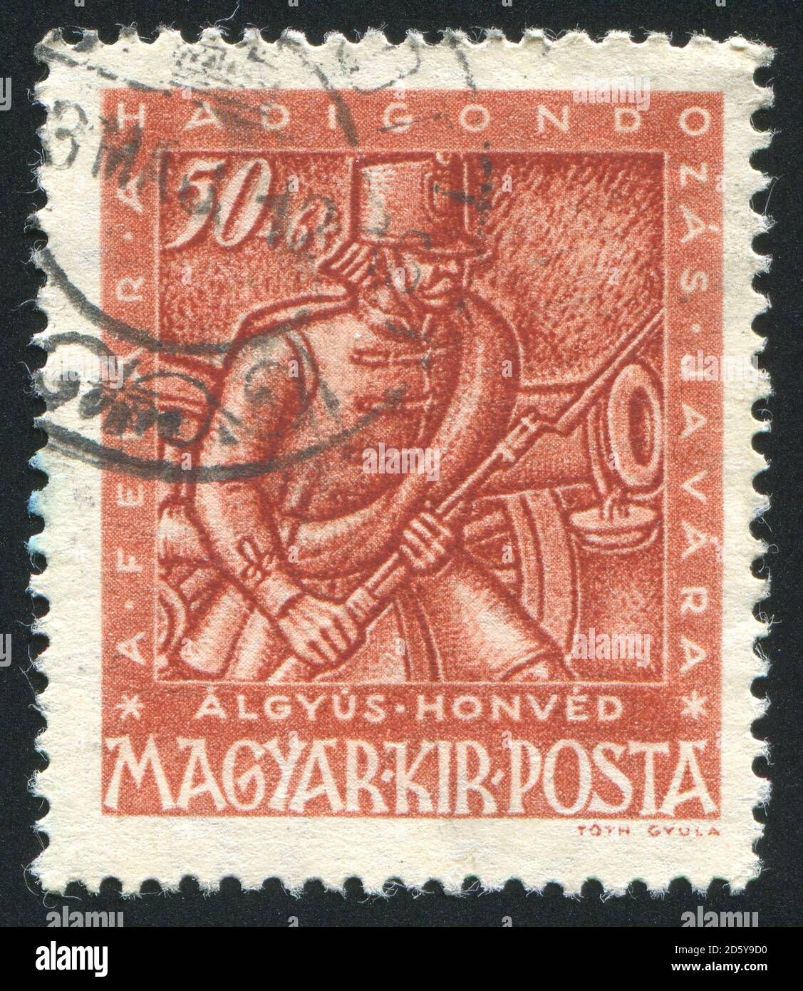 UNGARN - UM 1943: Briefmarke gedruckt von Ungarn, zeigt Artilleryman, um 1943 Stockfoto