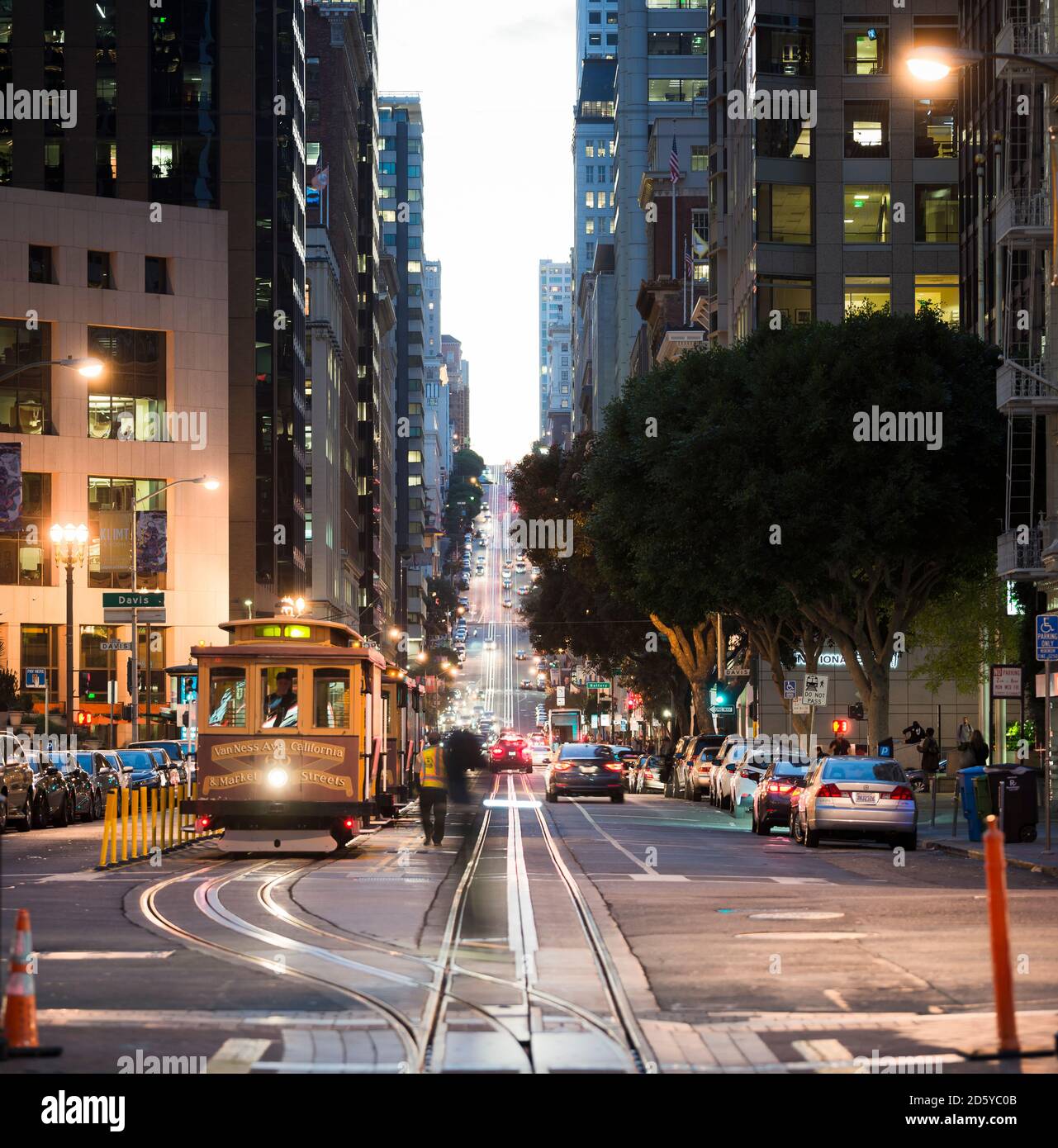 USA, Kalifornien, San Francisco, Kalifornien Straße bei Nacht Stockfoto