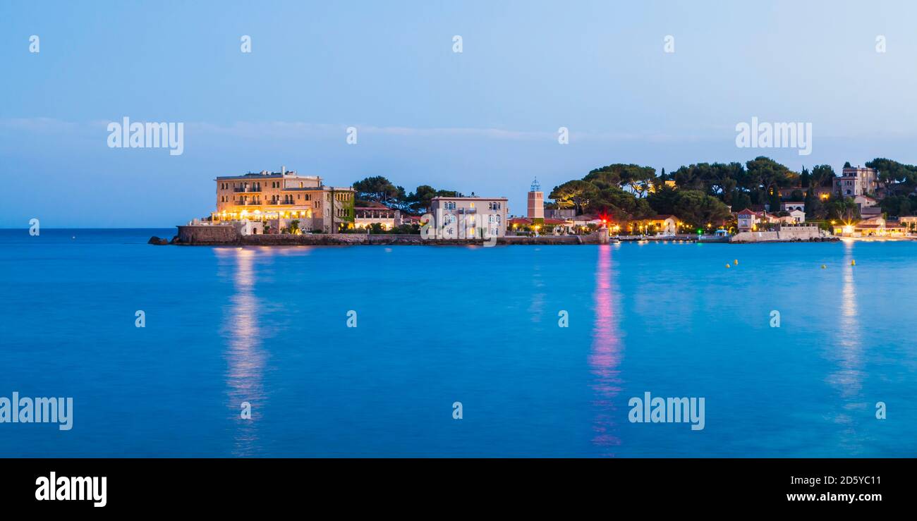 Frankreich, Provence-Alpes-Cote d'Azur, Departement Var, bei Bandol, Ile de Bendor, Privatinsel Paul Ricard am Abend Stockfoto