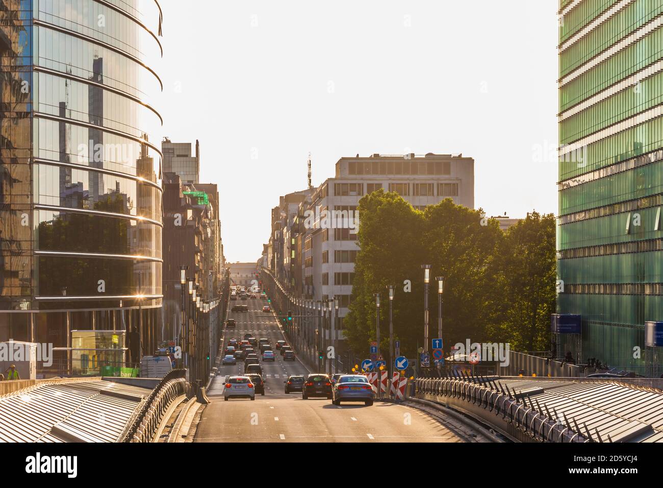 Belgien, Brüssel, Ansicht, Rue De La Loi Straßenverkehr im Europaviertel Stockfoto