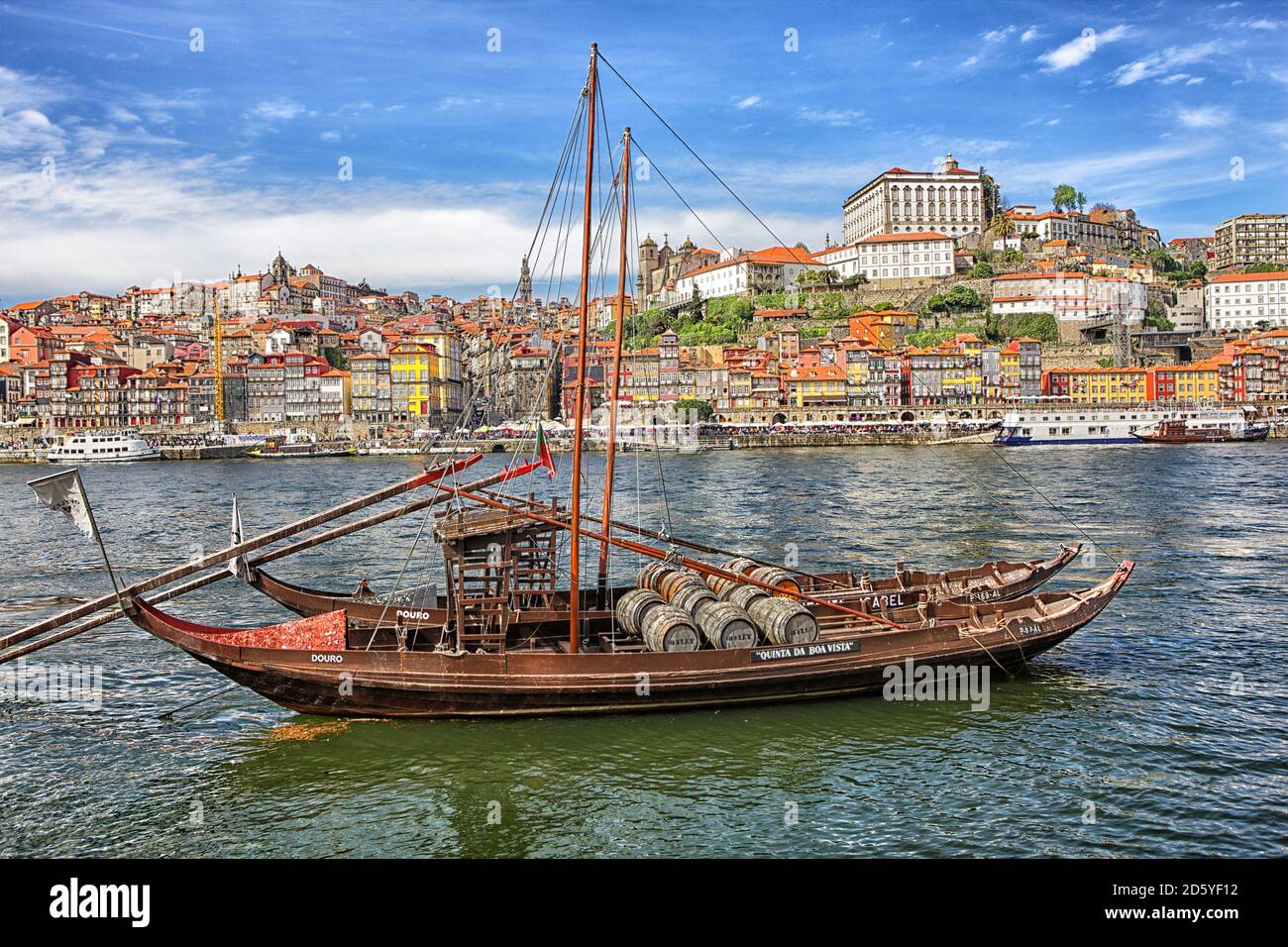 Portugal, Porto, Altstadt, Fluss Duoro und Barcos Rabelos Stockfoto