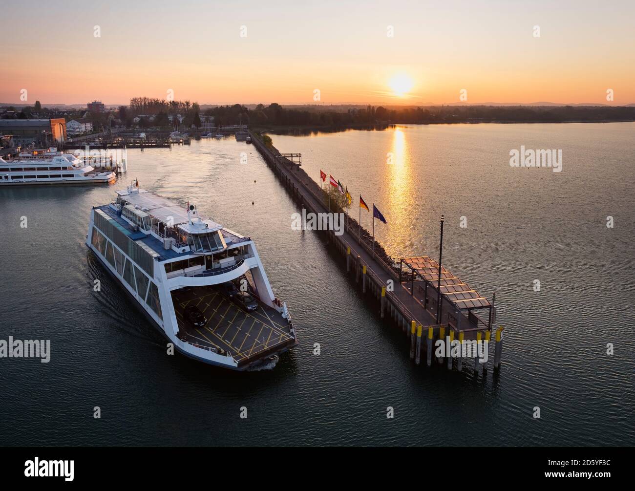 Deutschland, Friedrichshafen, Bodensee, Fähre im Hafen Stockfoto