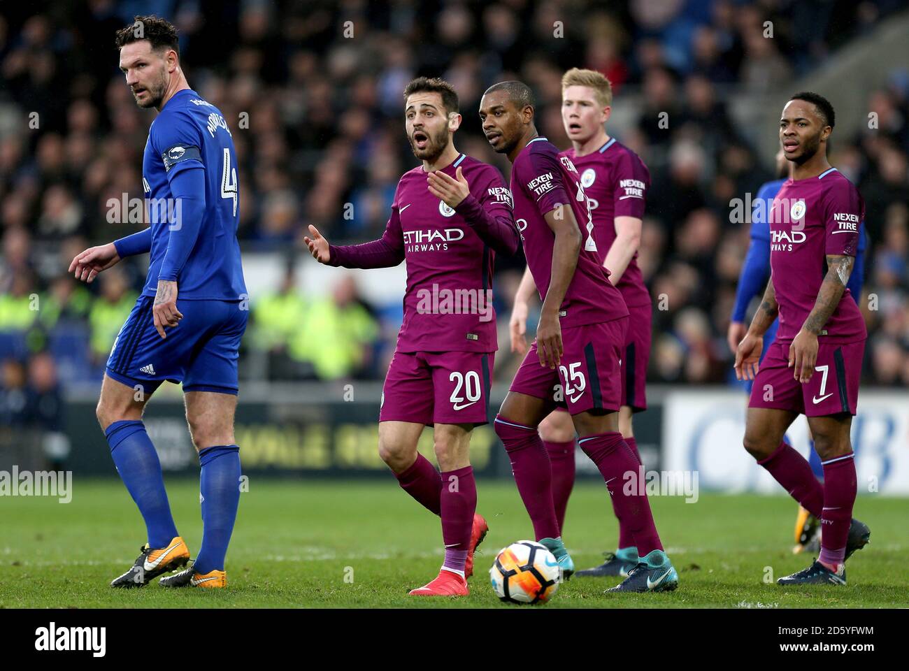 Bernado Silva von Manchester City reagiert, nachdem sein Tor nicht erlaubt ist Für die Offside von Referee Lee Mason Stockfoto