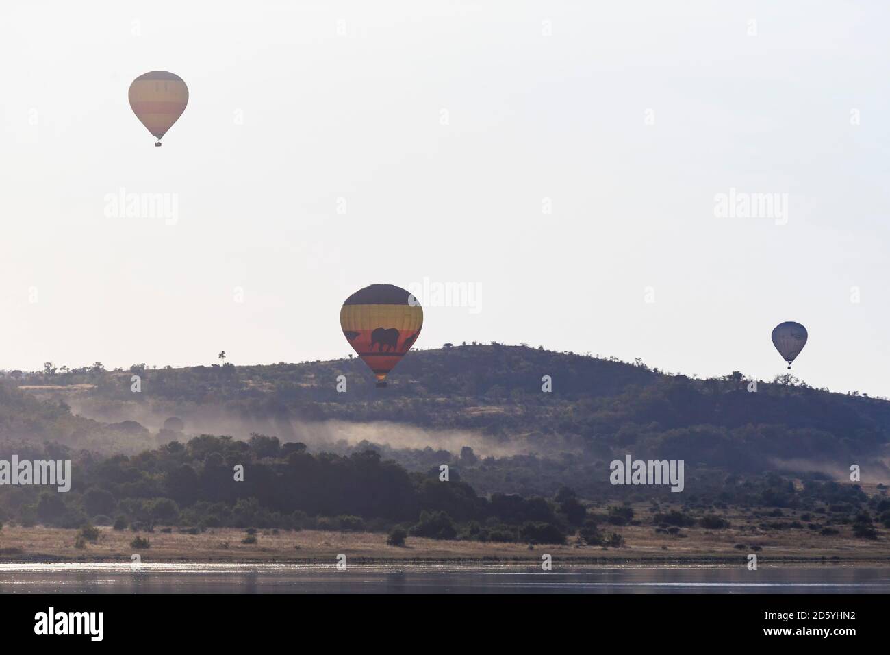 Südafrika, Nord-West, Bojanala Platinum, drei Heißluftballone im Pilanesberg Game Reserve Stockfoto