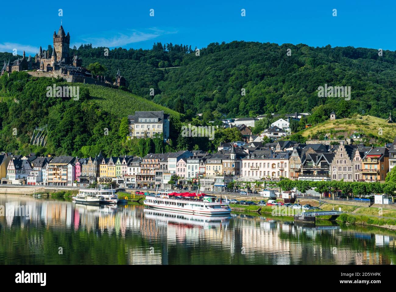 Deutschland, Rheinland-Pfalz, Moseltal, Blick über Cochem mit seiner Burg Stockfoto