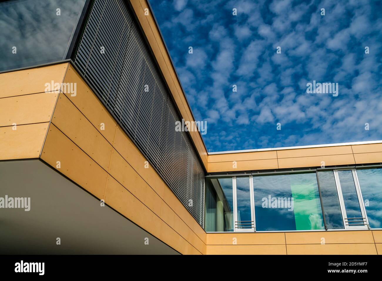 Deutschland, München, Grünwald, Sekundarschule, Fassade Stockfoto