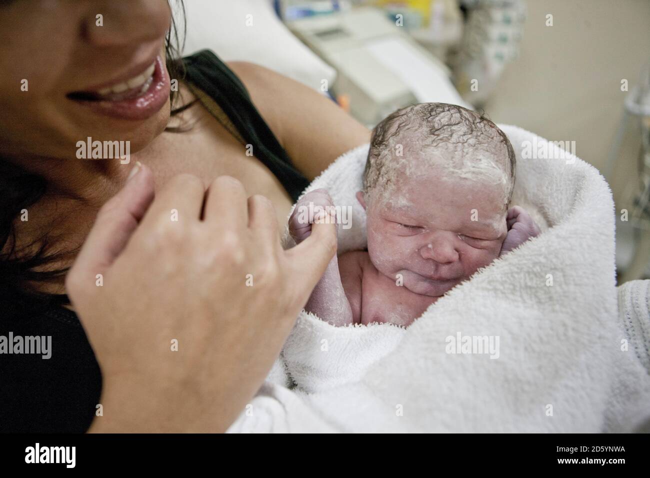 Mutter mit Neugeborenen Stockfoto