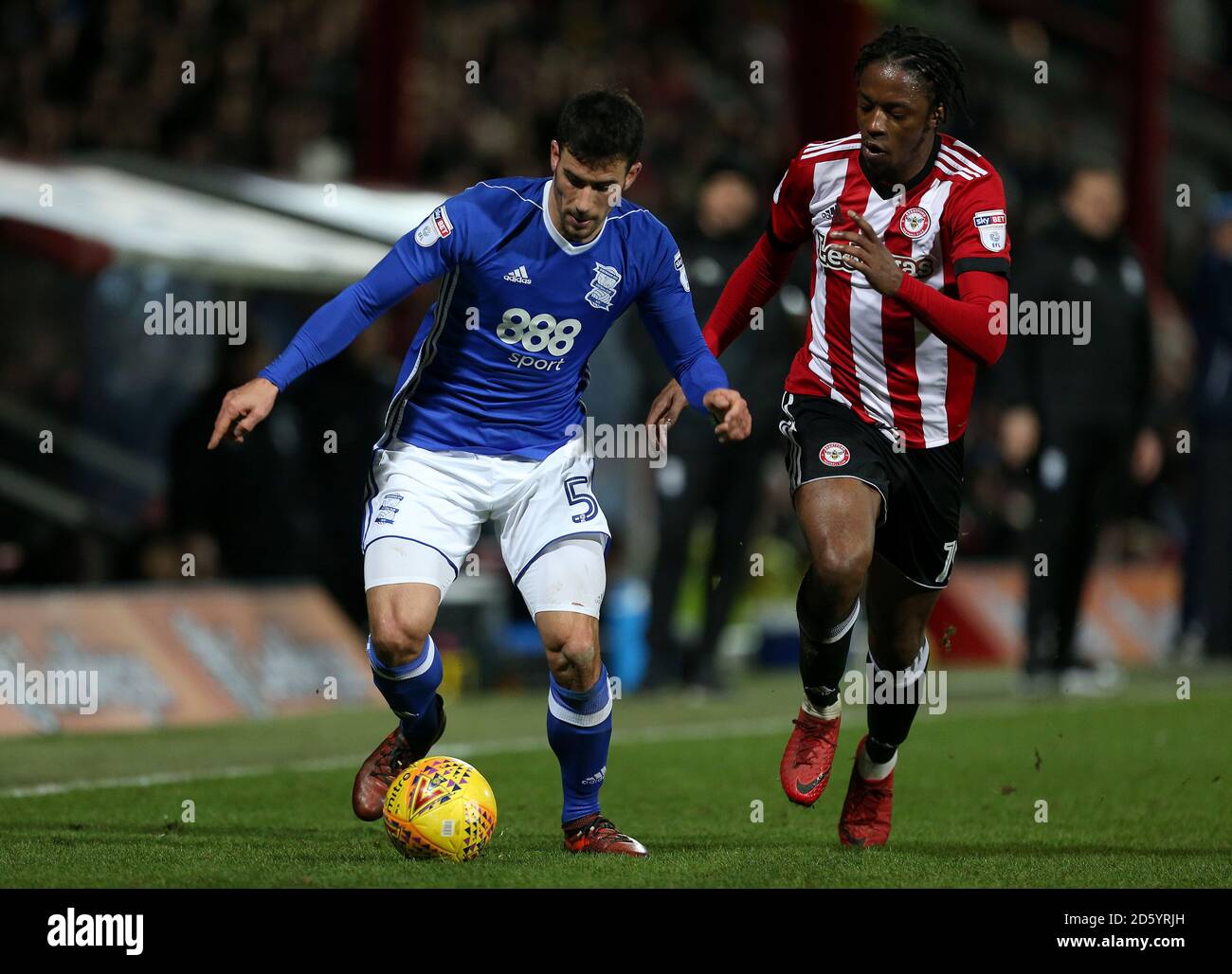 Maxime Colin von Birmingham City (links) in Aktion Stockfoto