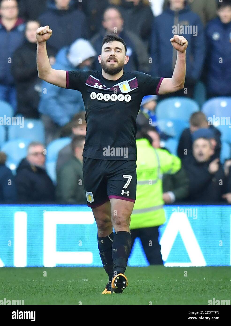 Robert Snodgrass von Aston Villa feiert das vierte Tor seiner Seite Des Spiels Stockfoto