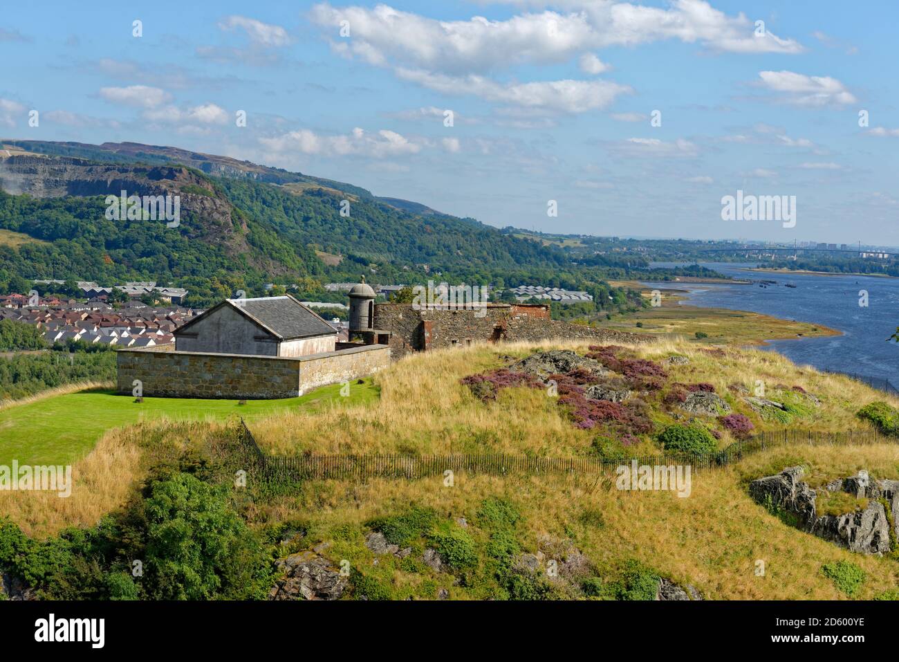 Großbritannien, Schottland, West Dunbartonshire, Dumbarton, Dumbarton Castle, Firth of Clyde at River Mouth Leven Stockfoto