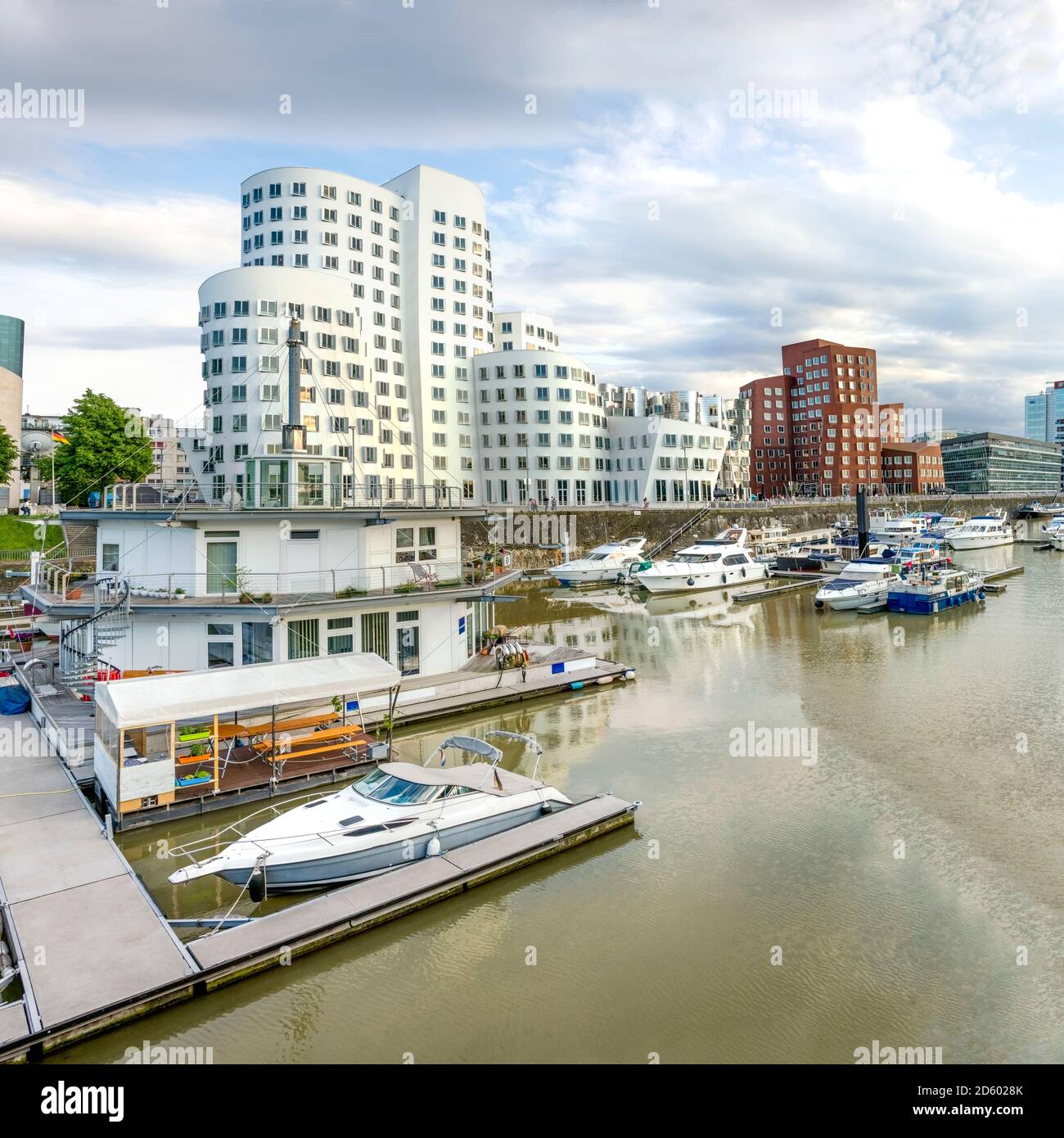 Deutschland, Hessen, Düsseldorf, Gehry Gebäude am Medienhafen Stockfoto