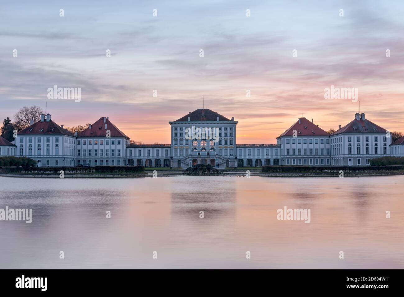 Deutschland, München, Blick zum Schloss Nymphenburg in der Dämmerung Stockfoto